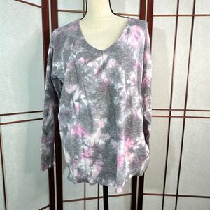 Torrid grey/pink  tie dye v neck sweater size 00